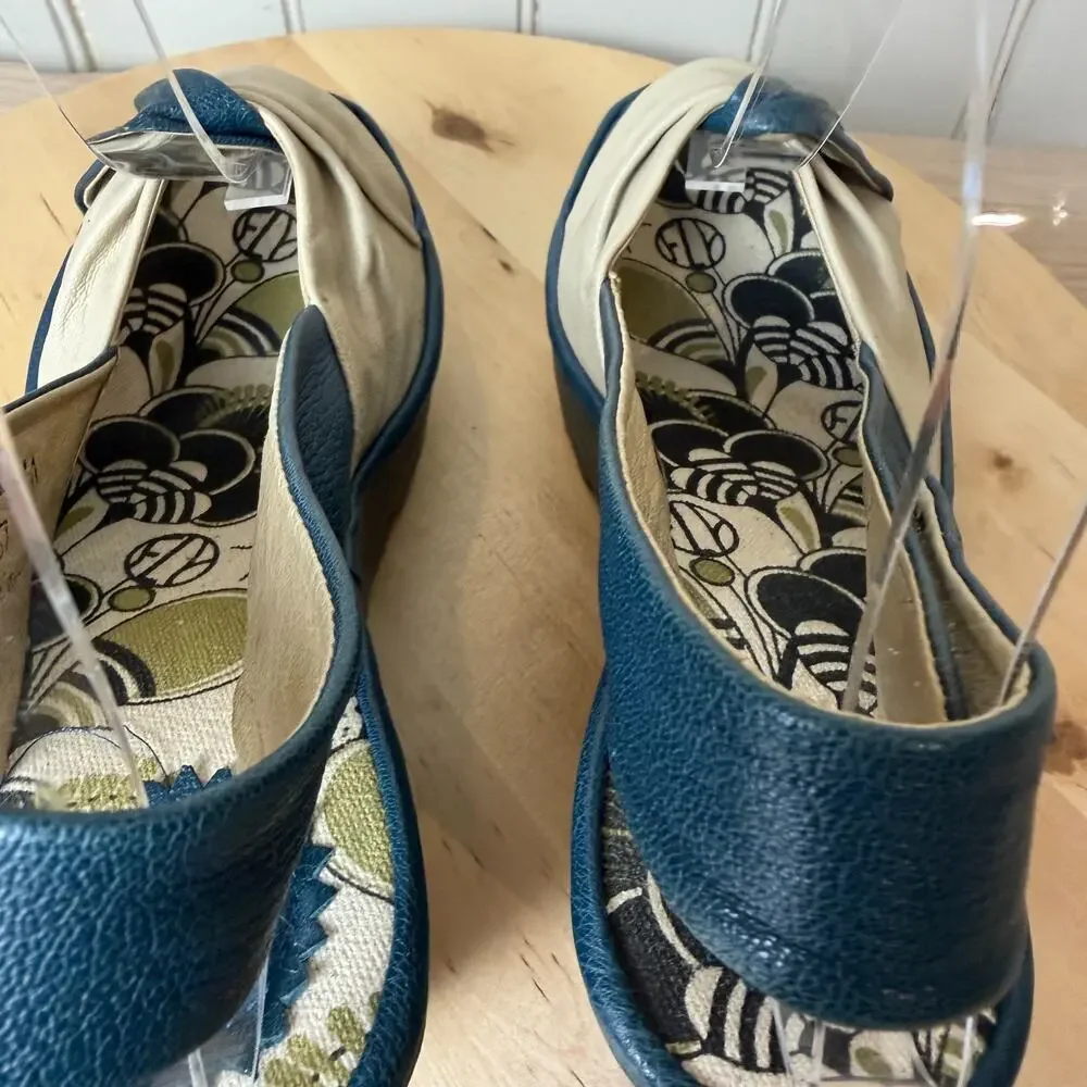 FLY LONDON EU 37 US 6-6.5 Yakin Yata Leather Blue Cream Sandals - Picture 8 of 15